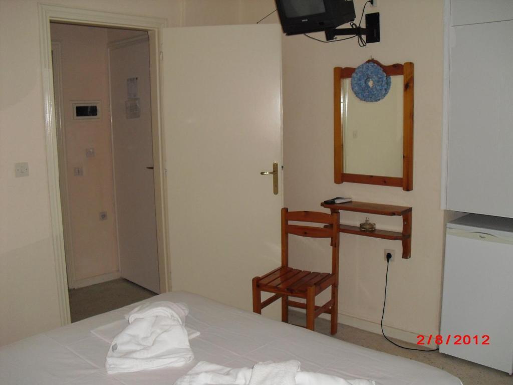 Kangaroo Hotel Mola Kalyva Chambre photo