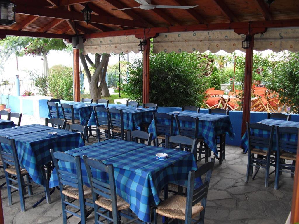 Kangaroo Hotel Mola Kalyva Extérieur photo
