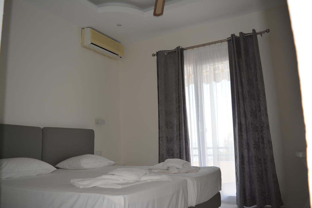 Kangaroo Hotel Mola Kalyva Extérieur photo